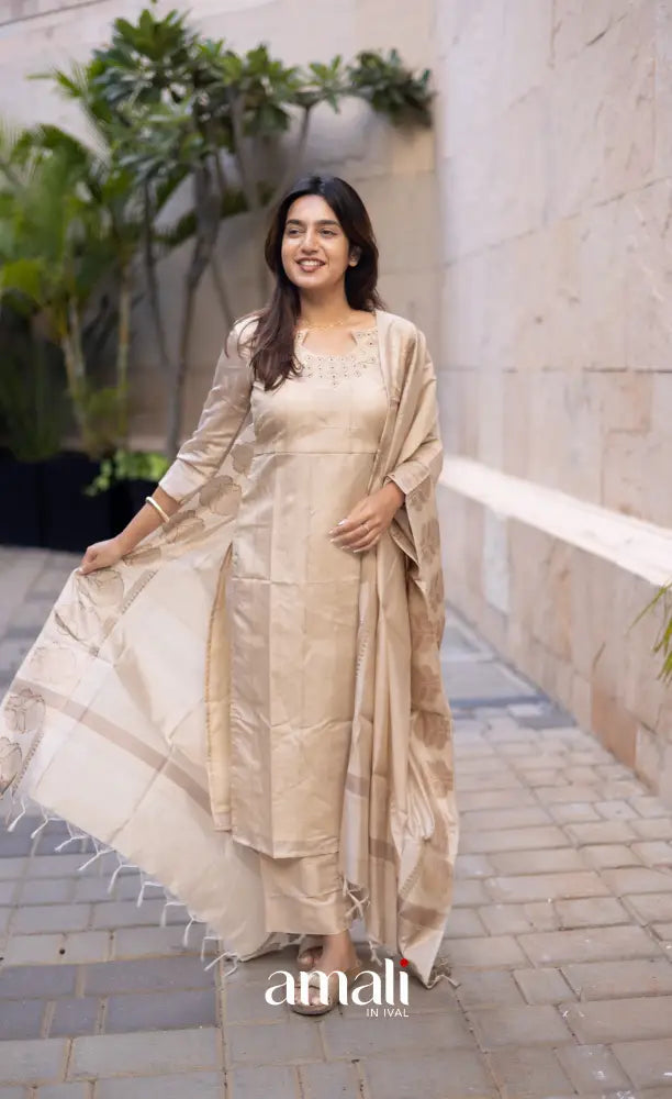 Athira Chanderi Salwar - beige and Gold salwar
