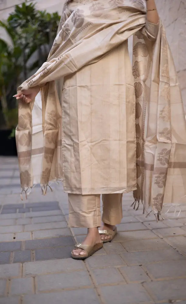 Athira Chanderi Salwar - beige and Gold salwar