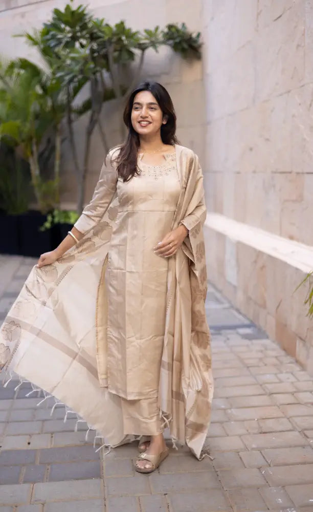 Athira Chanderi Salwar - beige and Gold salwar