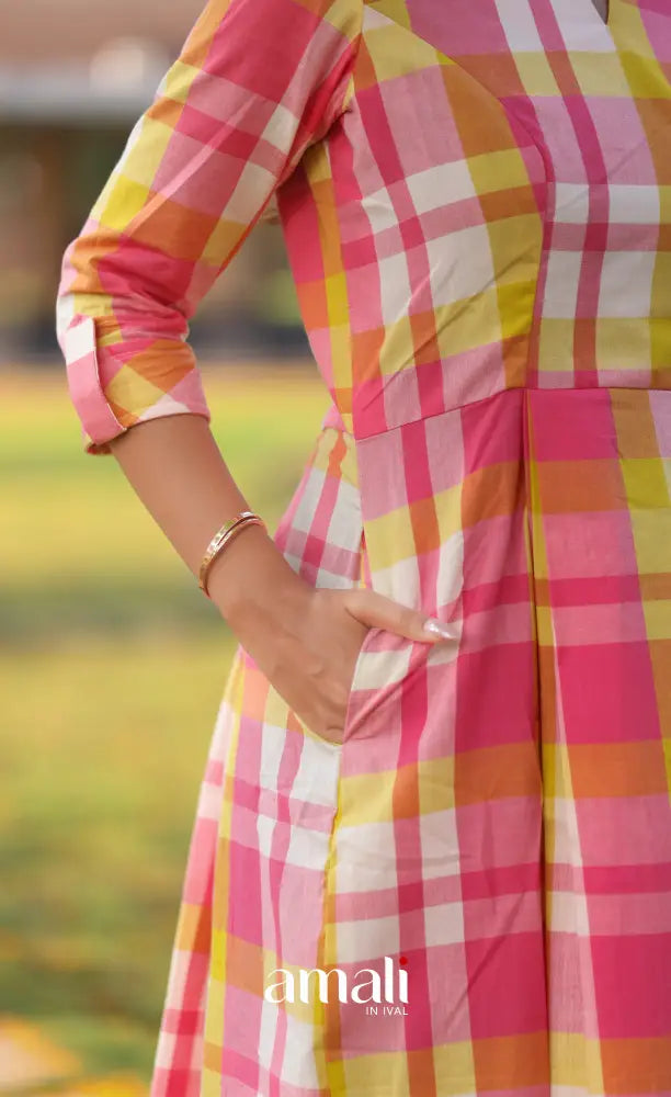 Light Pink Checks Indo Western Dress L Light Pink Checks Indo Western Dress L