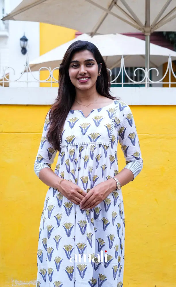 Priyo - White and Dark grey Jaipur Print Cotton A-line kurti and pant - salwar